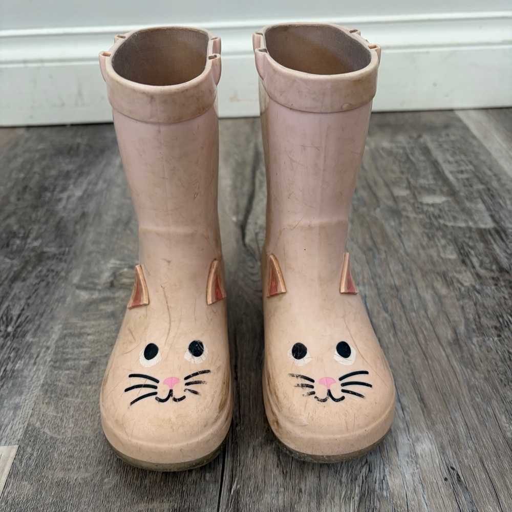 FREE w/purchase girls cat rain boots Size